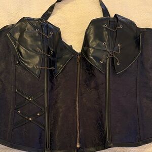 NWT Black Lace-Up with leather and chain design Corset Top 6X but fits smaller